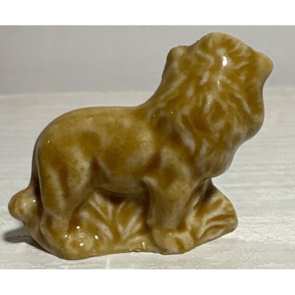 Wade England Ceramic Lion Figurine Brown Beige Miniature Collectible - Picture 2 of 4
